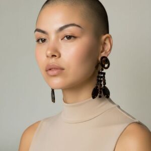 Clipon Vintage Black and Gold Earings see measurements